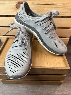 CROCS Men's Light Grey Perforated Lace-Up Sneakers - LiteRide Size 6